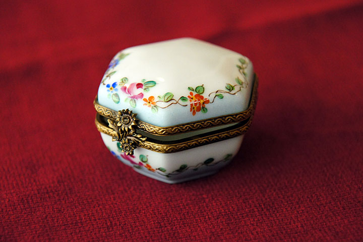 http://www.e-interiorshop.com/image/limoges-06.jpg